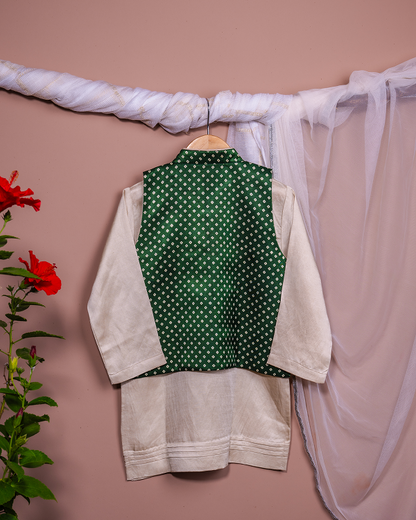 Vanilla Linen Silk Kurta Set With Green Bandhej Jacket