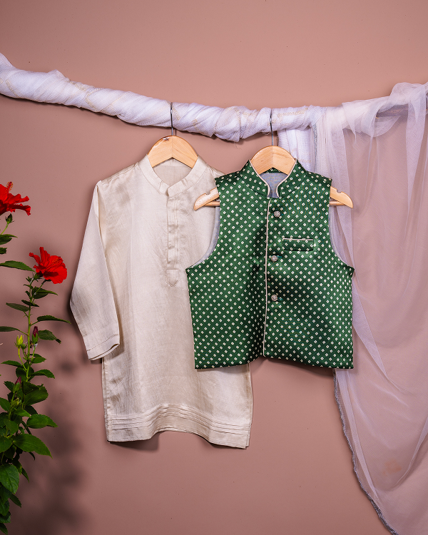 Vanilla Linen Silk Kurta Set With Green Bandhej Jacket