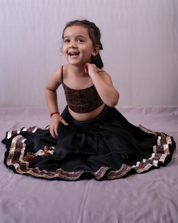 Tribal Noir Set – Black & Maroon